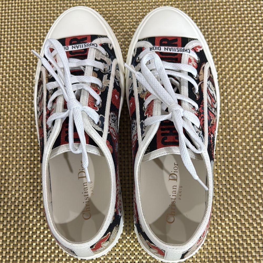 New in box Dior Sneakers sz39.5